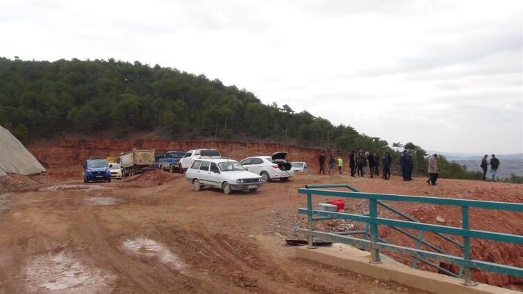 Bahadır Barajı’nda oluşan çatlak sebebiyle 2 köy boşaltıldı - Resim: 2