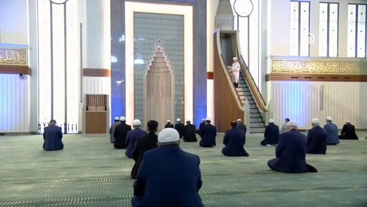 Beştepe Millet Camisi'nde Cuma Namazı kılındı diğer camilerde yine yasak - Resim: 4