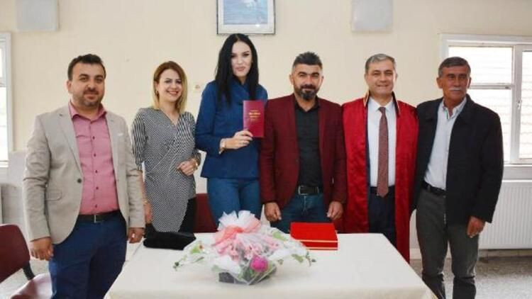 İYİ Partili Başkan Halil Öztürk'ün 'yasak aşk' iddiası için eşi Meltem Öztürk ne dedi? - Resim: 1