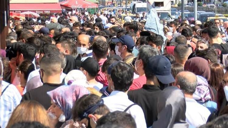 İstanbul'dan tedirgin eden görüntüler! Sosyal mesafe hiçe sayıldı - Resim: 2