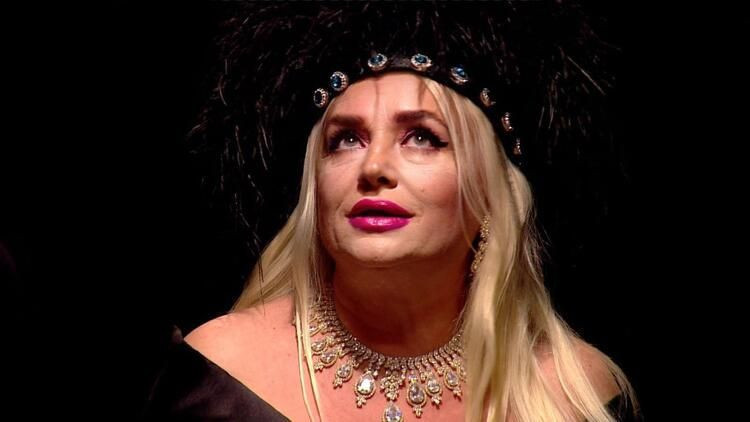 Burcu Esmeroy çocukluğunda çok kötü bir şey yaşamış! Banu Alkan fena saydırdı - Resim: 2