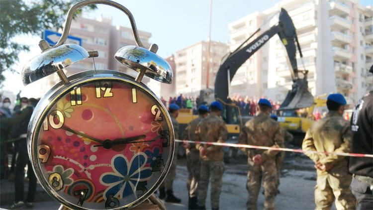İzmir depreminden sonra yürek dağlayan kareler! Uzun yıllar hafızalardan silinmeyecek anlar - Resim: 2