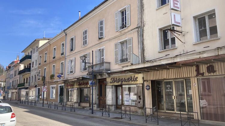 Eşyalarıyla satın aldıkları eski evden hazine çıktı! Reçel kavonozlarından altın fışkırdı - Resim: 2