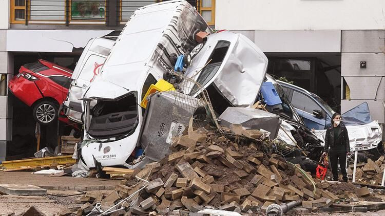 Almanya’da yüzyılın felaketi selde can kaybı 150'yi geçti 1300 kişi kayıp - Resim: 1