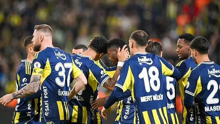 Fenerbahçe'de 'ayrılacaklar listesi' sızdı: Tam 17 isim takımdan gidecek - Resim: 3