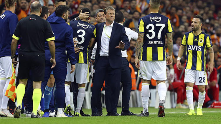 Fenerbahçe'de sürpriz karar! Kovulması beklenirken... - Resim: 1