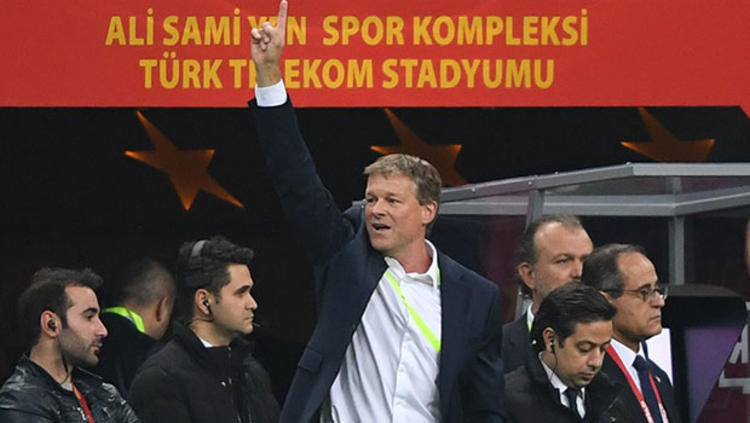 Fenerbahçe'de sürpriz karar! Kovulması beklenirken... - Resim: 2