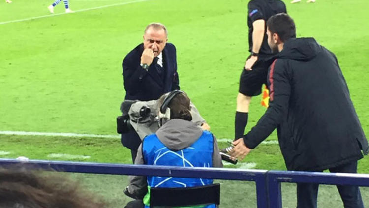 Saha kenarında Fatih Terim'i sinirlendiren olay - Resim: 1