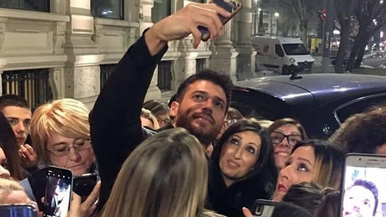 Can Yaman canlı yayında rekor kırdı kadın sunucuya teklifi dikkat çekti - Resim: 1