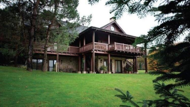 Eser Yenenler ve Berfu Yenenler'in 10 milyonluk evleriyle rezil oldular! Başlarına gelmeyen kalmadı - Resim: 2