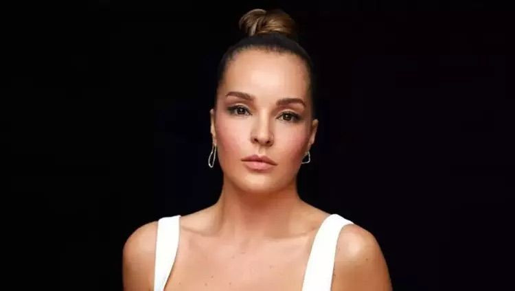 Şarkıcı Bengü büyük korku yaşadı! Katıldığı etkinlikte yağış ve fırtınaya yakalandı - Resim: 2