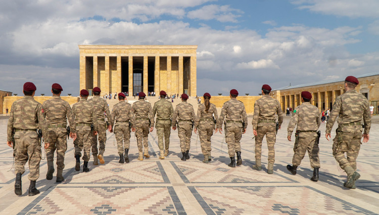 Fox Tv Savaşçı dizisinde Kılıç Timi Atatürk'ün huzurunda! - Resim: 3