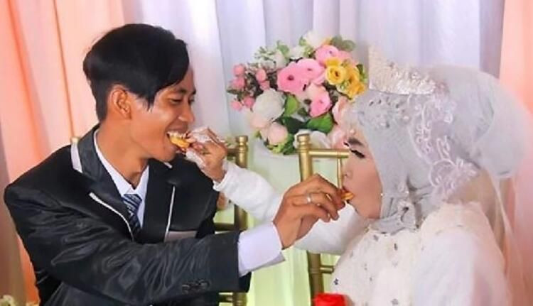 65 yaşındaki kadın evlatlık aldığı genç ile evlendi aşk pozları olay oldu - Resim: 1