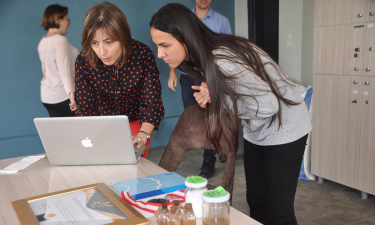 Liseli Ayşenur'un büyük başarısı! Isıya dayanıklı kumaş üretti - Resim: 2