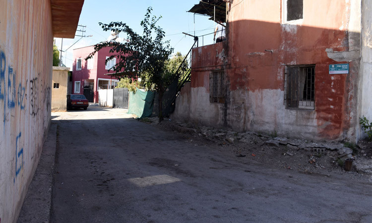 Mersin'de gizemli kazının yapıldığı 'kırmızı evin' yankıları sürüyor! - Resim: 2