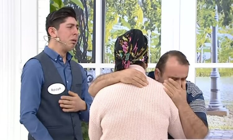 Esra Erol'da Recep ile Hülya yüzleşti! Arif izleyen herkese kafayı yedirdi - Resim: 1