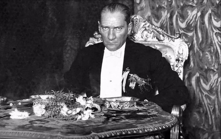 Türkiye Cumhuriyeti'nin kurucusu Mustafa Kemal Atatürk'ün 20 altın sözü! - Resim: 1