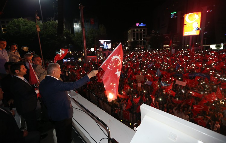 Ankara'da Kızılay Meydanı doldu taştı! - Resim: 4