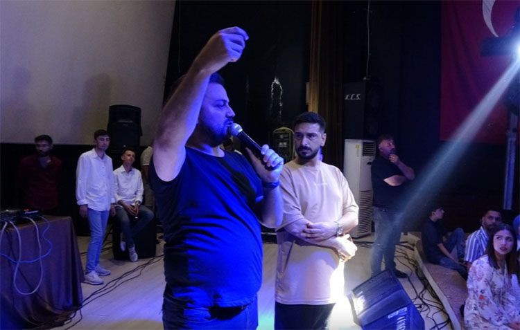 Burak Bulut ve Kurtuluş Kuş sahneye çıkmadı seyirci isyan etti! - Resim: 2