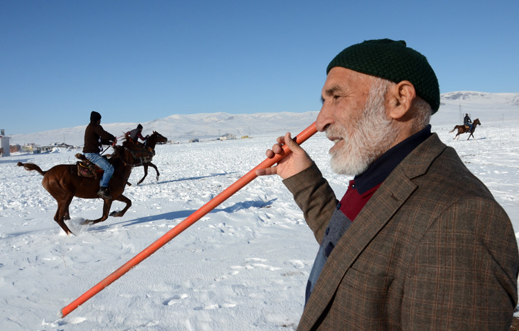 Kar üstünde cirit nefes kesti - Resim: 3