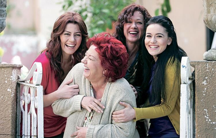 Fahriye Evcen ve Gökçe Bahadır'ın ayıbını Yaprak Dökümü'nün Nehir'i itiraf etti: Meğer ikisi de... - Resim: 3