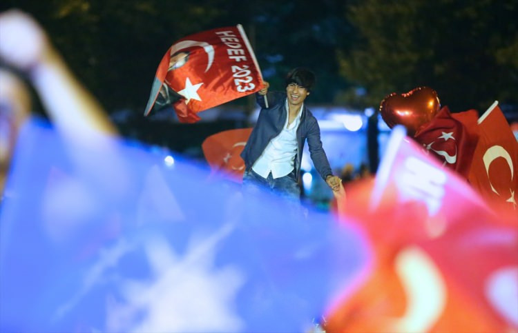 Tarihi seçimin yurt dışındaki yansımaları nasıl oldu? - Resim: 1