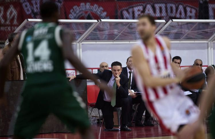 Panathinaikos Başkanı'ndan skandal 'iç çamaşırı' hareketi - Resim: 4