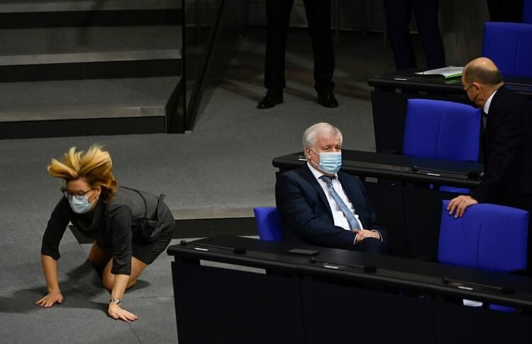 Basamağı fark etmedi Tarım Bakanı yere kapaklandı! İşte o anlar - Resim: 3