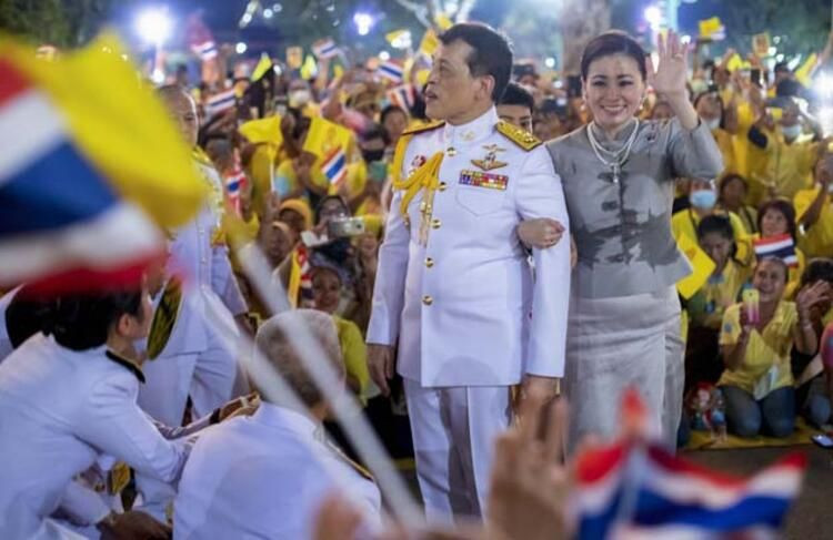 Cariyelerle otele kapanmıştı tek bir şey söyledi! Playboy kraldan bir ilk - Resim: 4