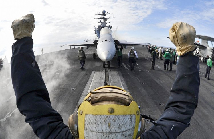 ABD uçak gemisine bakın! Amerika Suriye savaşı için bunu yolladı - Resim: 4