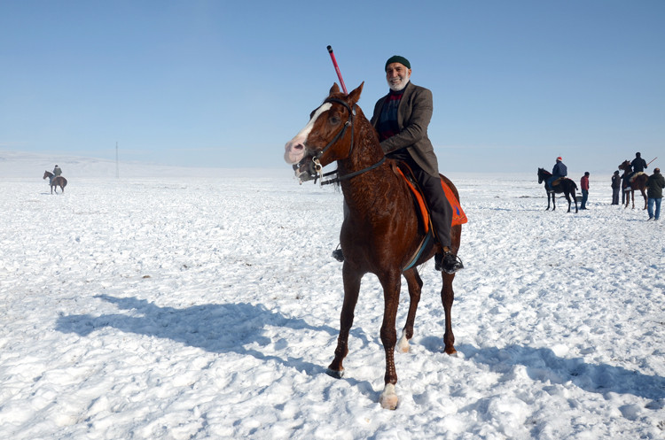 Kar üstünde cirit nefes kesti - Resim: 2