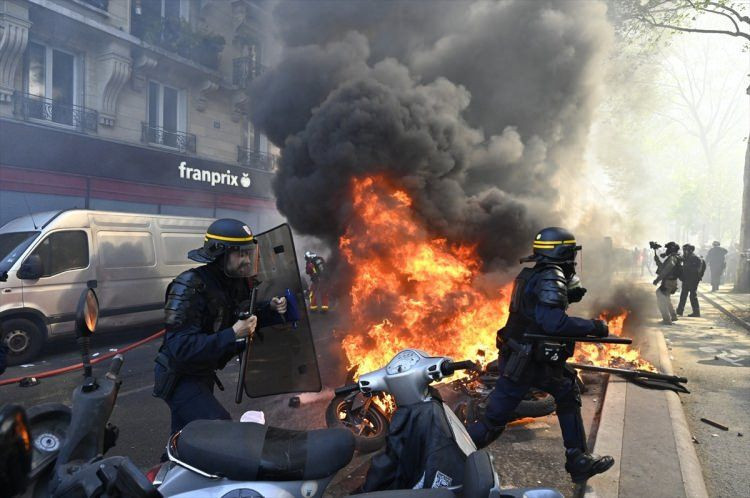 Göstericiler Paris sokaklarını ateşe verdi - Resim: 1