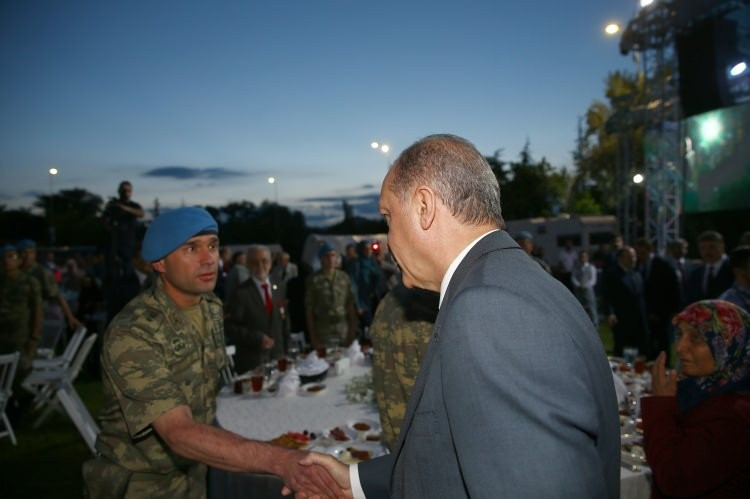 Abdullah Gül ve Erdoğan birlikte iftar yaptı - Resim: 2