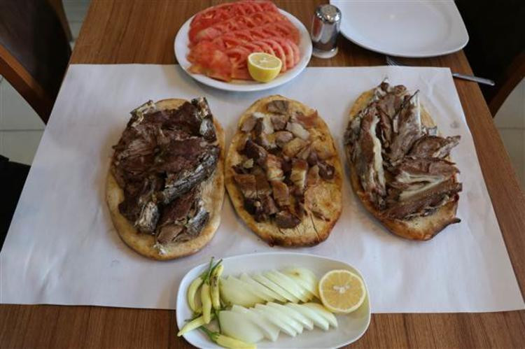 3 metrelik kuyuda 2 saatte pişiyor: Kahvaltıda yeniyor! - Resim: 4