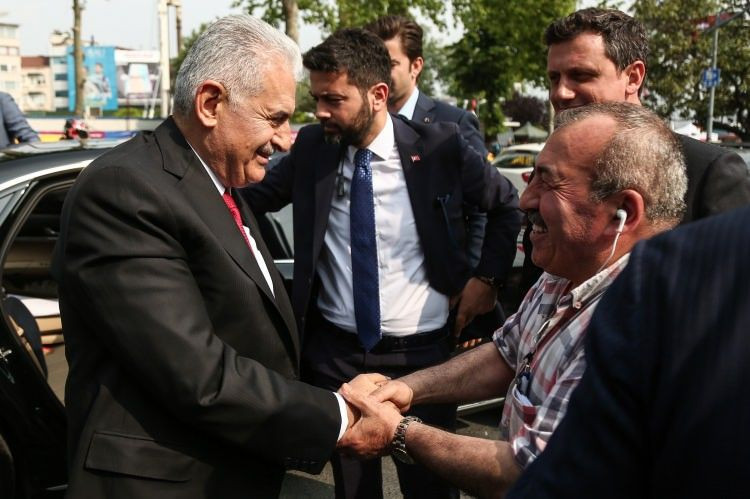 Binali Yıldırım Beşiktaş Çarşı'yı ziyaret etti - Resim: 4
