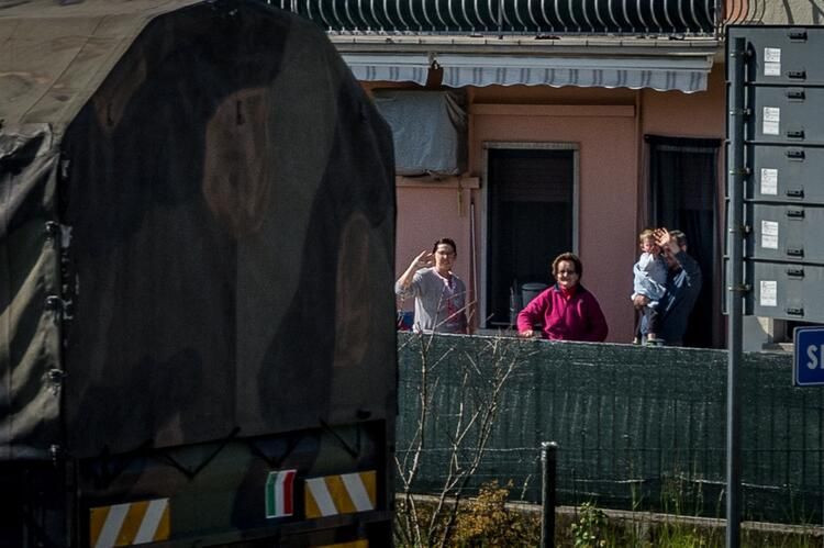 Koronavirüs kanalizasyona sızdı New York'ta seyyar morglar kuruluyor - Resim: 1