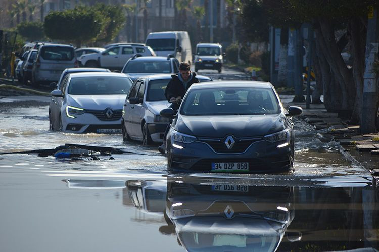 Hatay'dan korkutan görüntüler! İskenderun'da deniz seviyesi yükseldi - Resim: 4