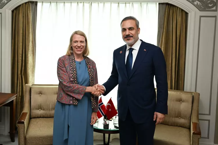 Endonezya'da ASEAN Zirvesi: Hakan Fidan'ın kıyafet tercihi gündem oldu - Resim: 2