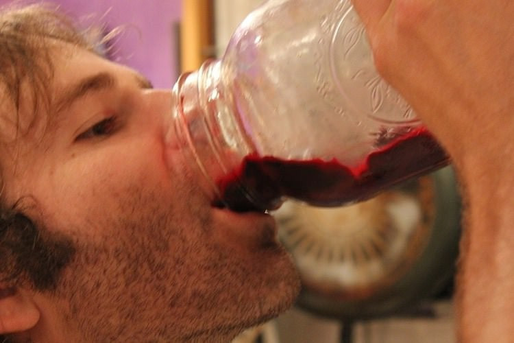 Çiğ et yiyor kan içiyor son 21.yüzyılın vampiri! - Resim: 3