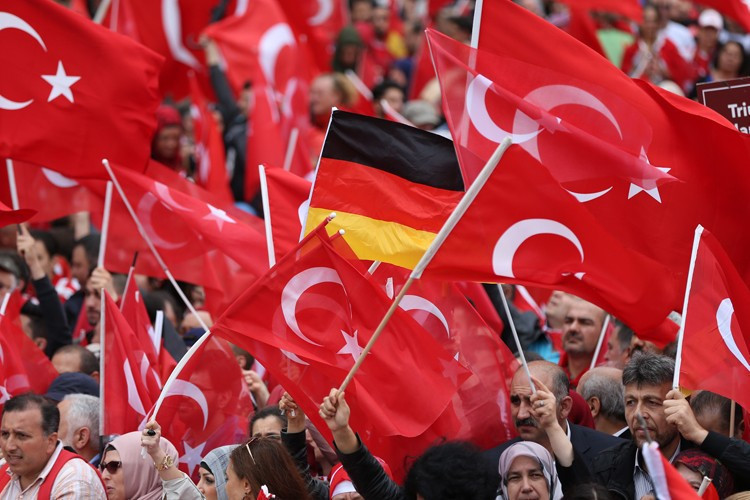 Almanya'da Türkler Darbeye Karşı tek yumruk oldu - Resim: 3