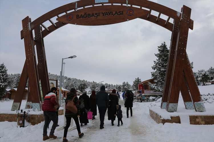 Teleferikle yaylada kar keyfi - Resim: 3