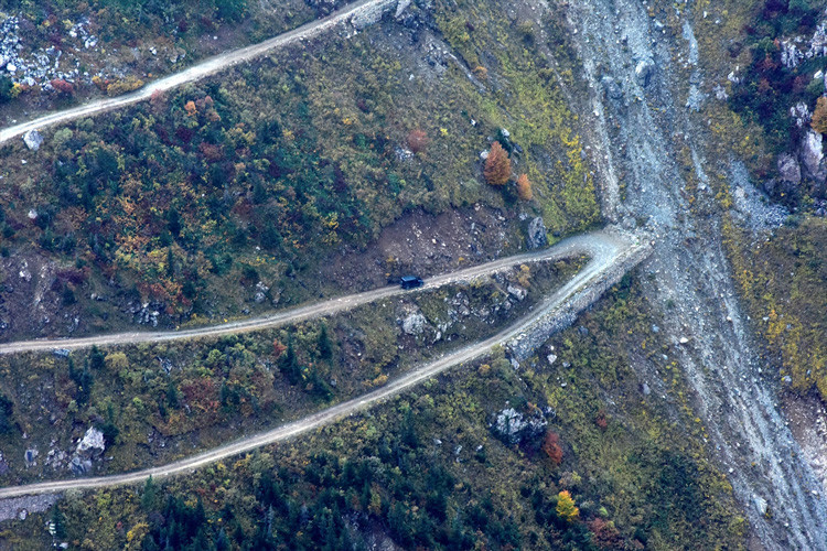 Burası dünyanın en tehlikeli yolu 6 ay ulaşım yok! - Resim: 4