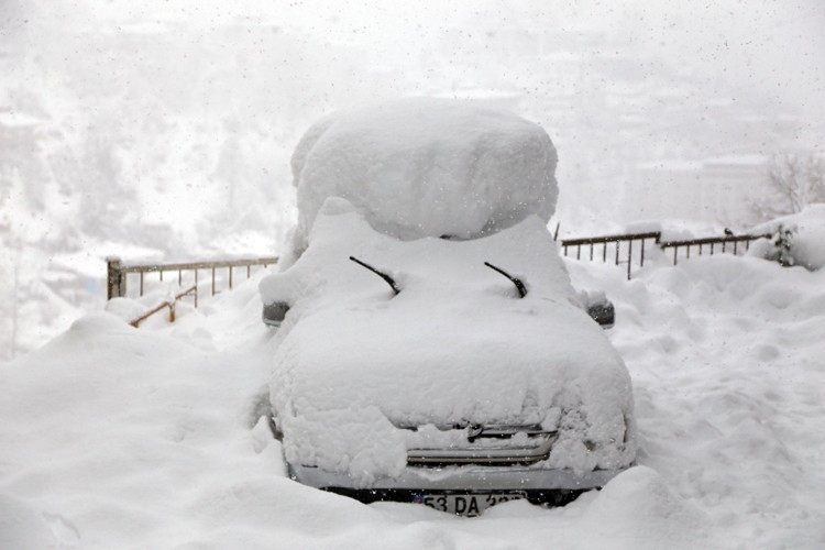 Trabzon'da kar yolları kapadı! - Resim: 3