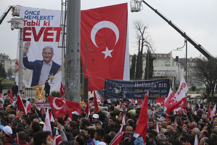 Yıldırım'ın mitinginde dikkat çeken pankart! - Resim: 1