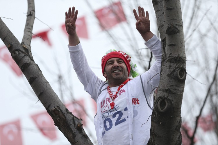 Yıldırım'ın mitinginde dikkat çeken pankart! - Resim: 2