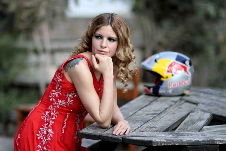 Burcu Çetinkaya alkolü bıraktı başını kapadı "çareyi teslim olmakta buldum" - Resim: 3