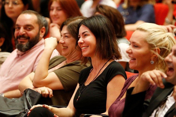 Defne Samyeli ile evlilik iddiasına Cem Yılmaz'dan esprili yanıt! - Resim: 3