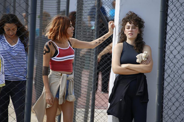 Arka Sıradakiler'in Özge'si Avlu dizisine katıldı son halini görenler şaştı kaldı! - Resim: 1