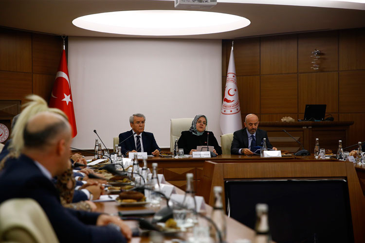 Asgari ücret net 2500 liranın üstünde komisyona gelen 2019 asgari ücret teklifi - Resim: 1