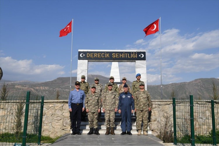 Hulusi Akar sınır birliklerini denetledi - Resim: 2